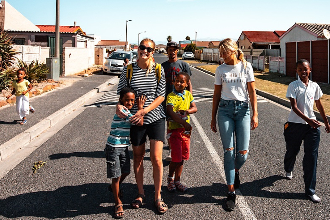 the-pandemic-does-not-stop-norwegian-missionaries Youth With A Mission Norway continue recruiting missionary candidates even during the pandemic. In the image, young Norwegians working with kids in South Africa. / Photo: YWAM.