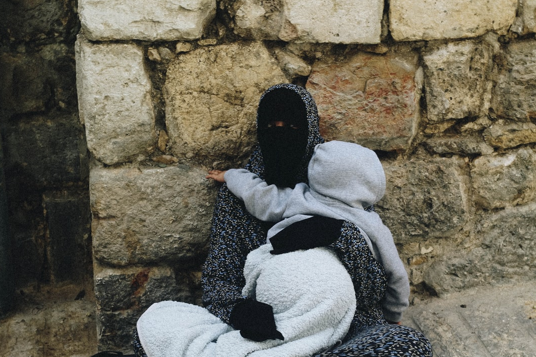 israeli-mothers-reflect-on-hardships-of-operating-small-businesses-parenting-during-pandemic Woman with Baby