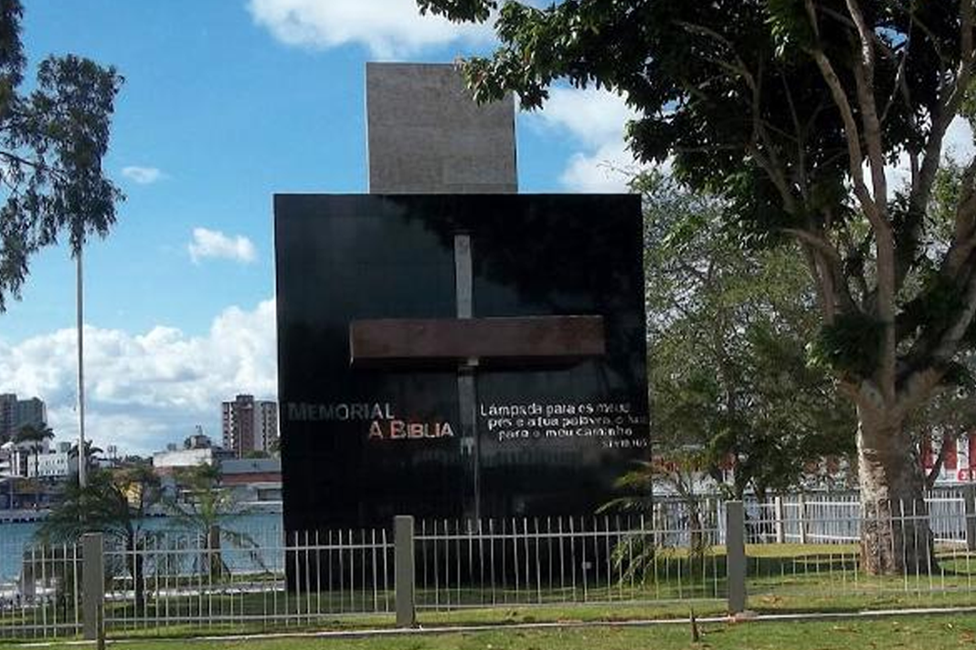 christians-condemn-bombing-of-memorial-to-the-bible-in-brazil The Memorial to the Bible in Campina Grande as it looked before the bomb attack. The inscription reads in Portuguese, “Your word is a lamp to my feet and a light to my path” (Psalm 119:105, ESV)