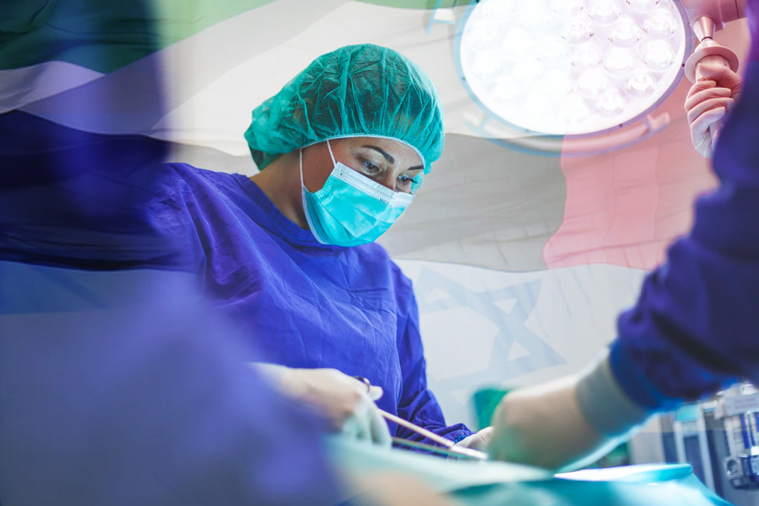in-first-israel-and-uae-exchange-organ-transplants Doctor operating