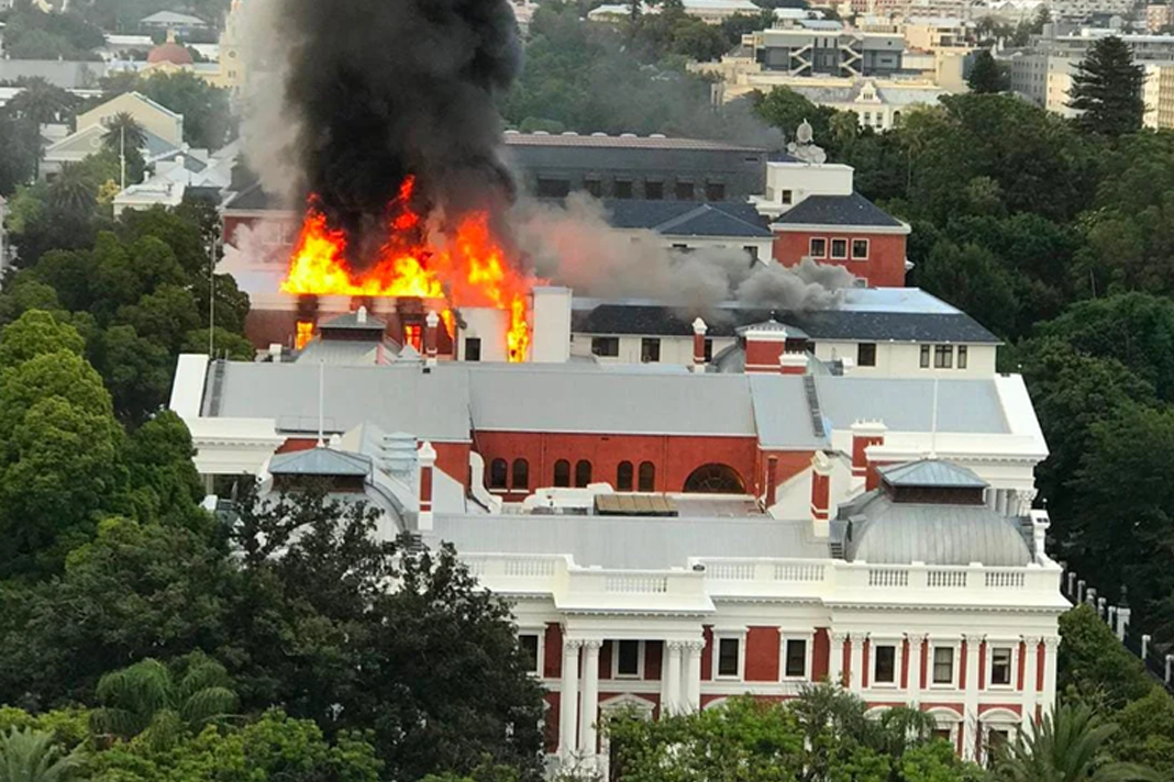 a-christian-response-to-the-burning-of-parliament-in-cape-town SA Parliament on Fire (Twitter)