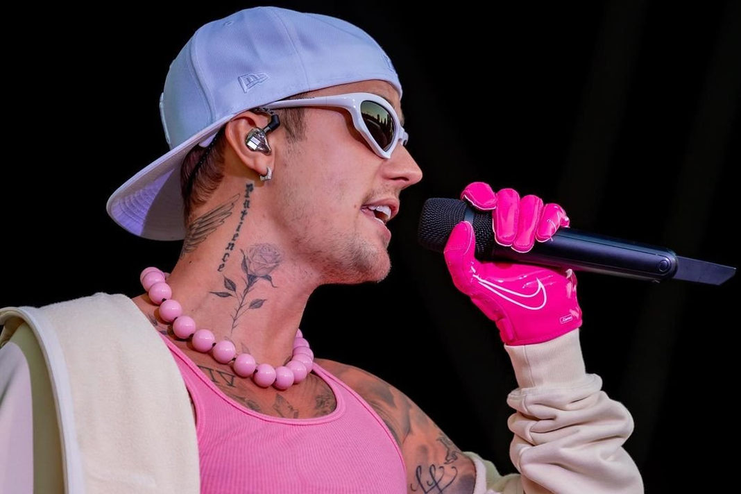 watch-justin-bieber-boldly-prays-and-worships-god-to-thousands-at-secular-concert Justin Bieber