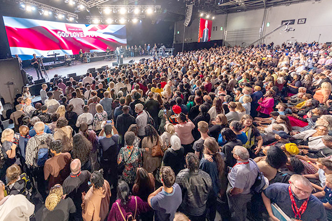 ten-thousand-hear-the-good-news-in-the-uk ten-thousand-hear-the-good-news-in-the-uk