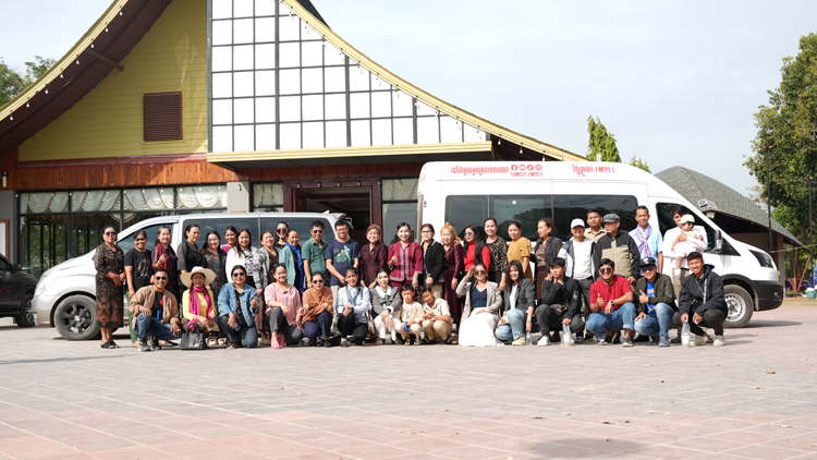 10-000-cambodians-attend-febas-christmas-outreach